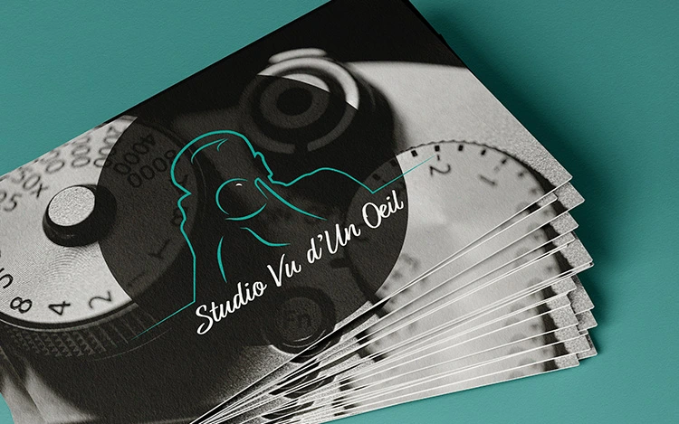 stack of studio vu d'un oeil business cards mock-up