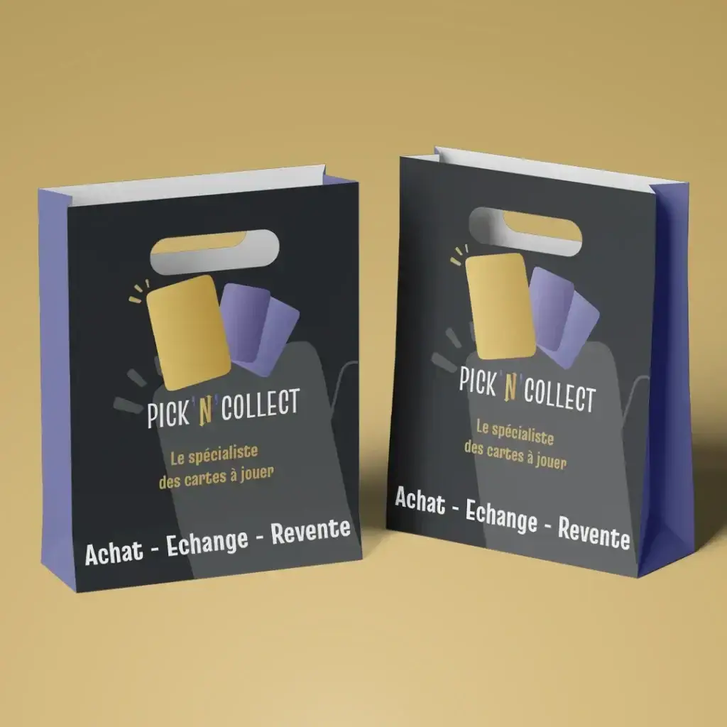 Sacs papier personnalisés Pick’N’Collect avec logo et slogan “Achat - Échange - Revente de cartes à jouer”