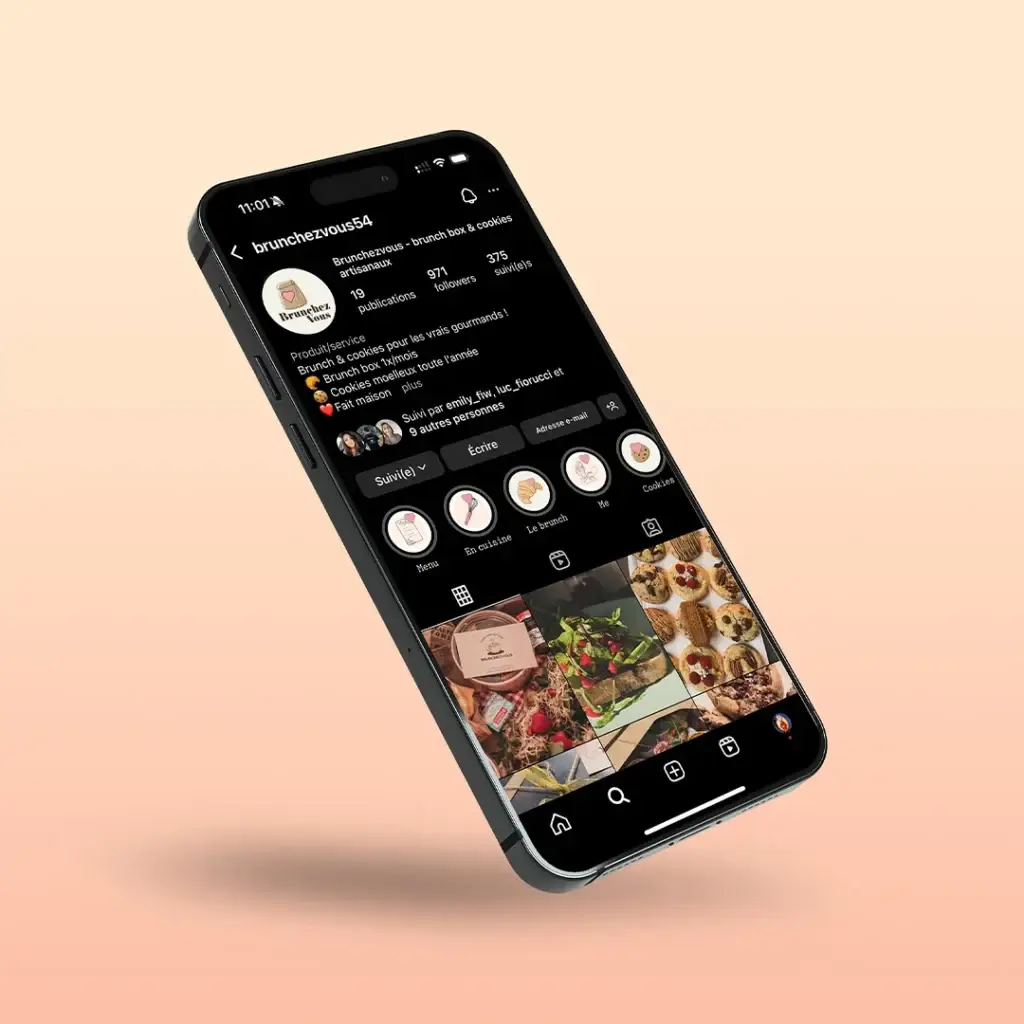 Aperçu du compte Instagram de Brunchez-vous affiché sur un smartphone.