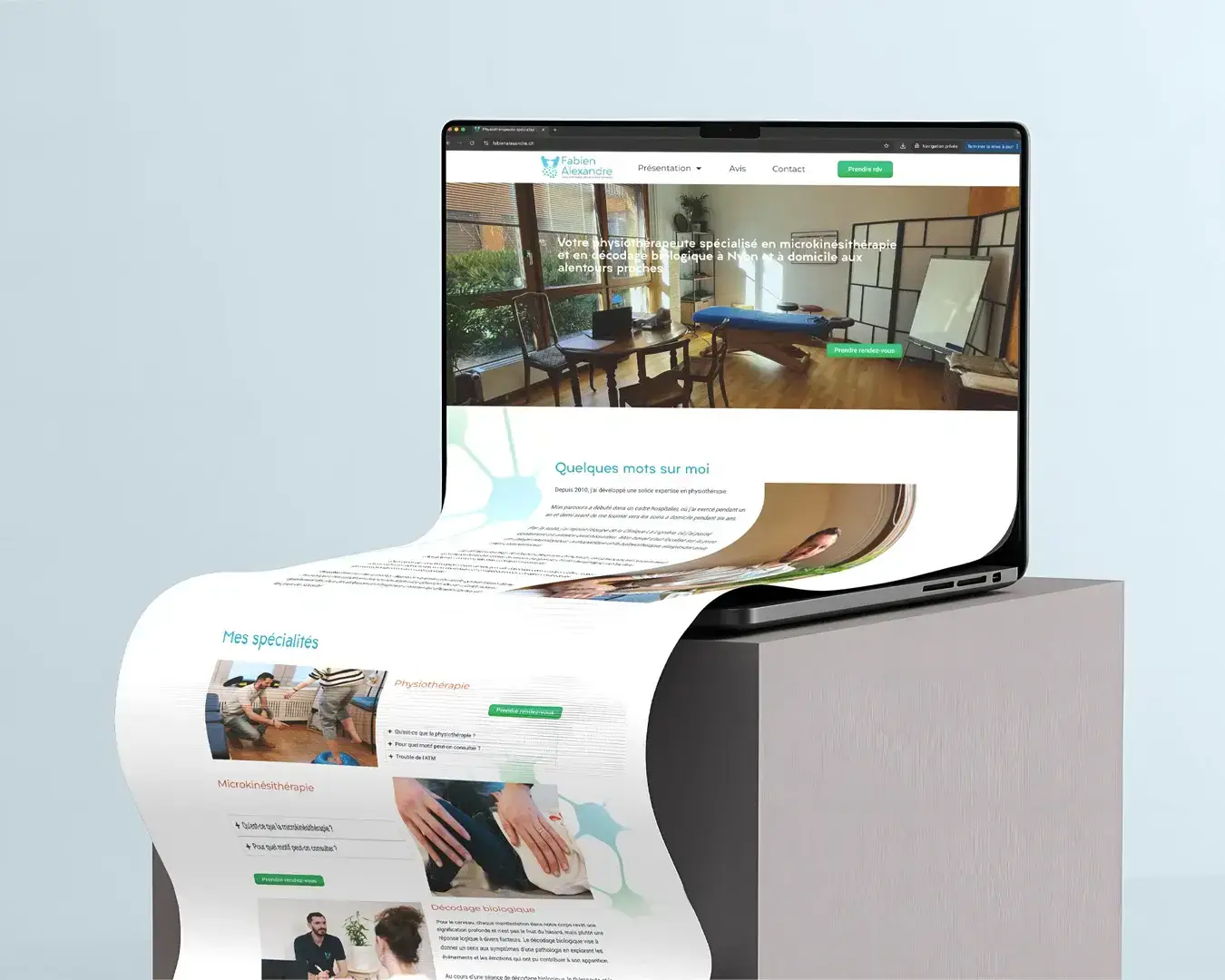 Site Fabien Alexandre déployé en ruban sortant d’un ordinateur portable.